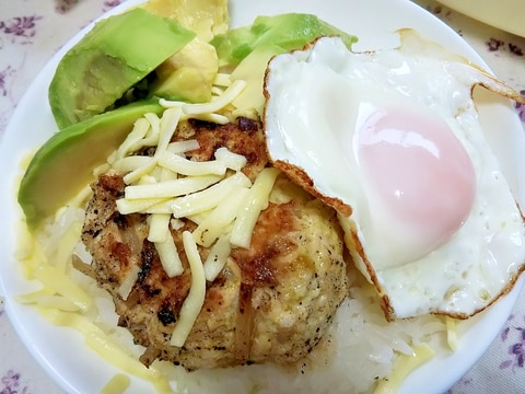 忙しい時に！作りおきハンバーグで丼